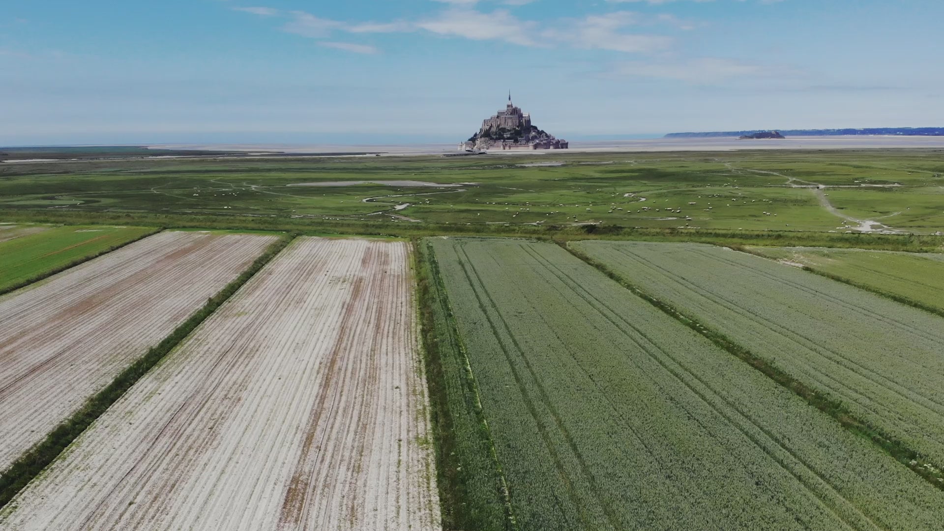 Charger la vidéo : La falaise qui rougit, le meilleur de la Normandie, du Mont Saint Michel au Tréport
